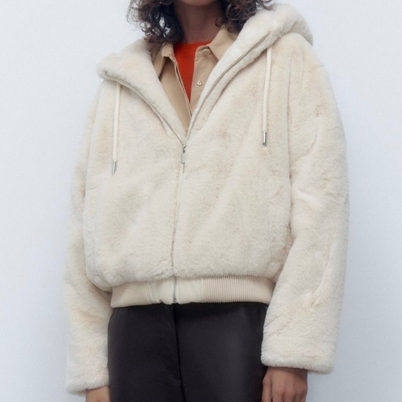 Zara Faux Fur Hooded Jacket/ Coat in Winter White / Beige Size Small Like New - Picture 1 of 10